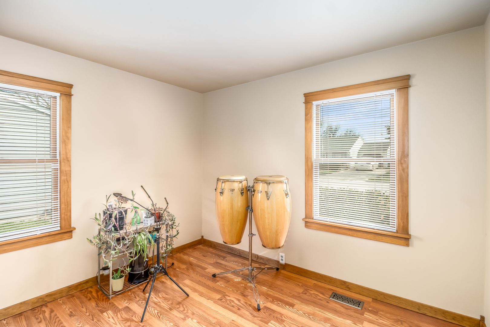 518 Amherst Avenue Romeoville, IL 60446 - Photo 9 of 23 a view of a livingroom with wooden floor and a window