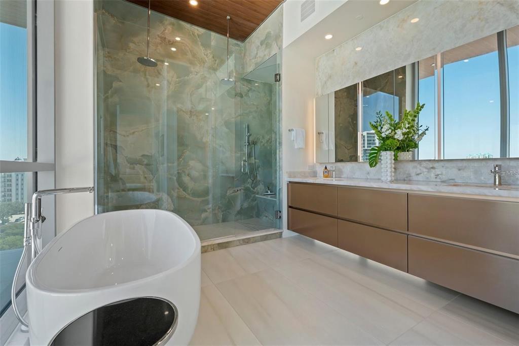 111 Golden Gate Point, Unit 802PH Sarasota, FL 34236 - Photo 35 of 68