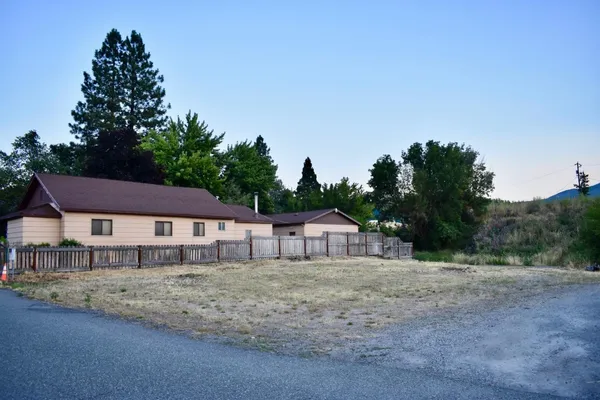 $53,000 | 563 Shasta Avenue, Weed, CA 96094