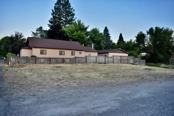 $53,000 | 563 Shasta Avenue, Weed, CA 96094