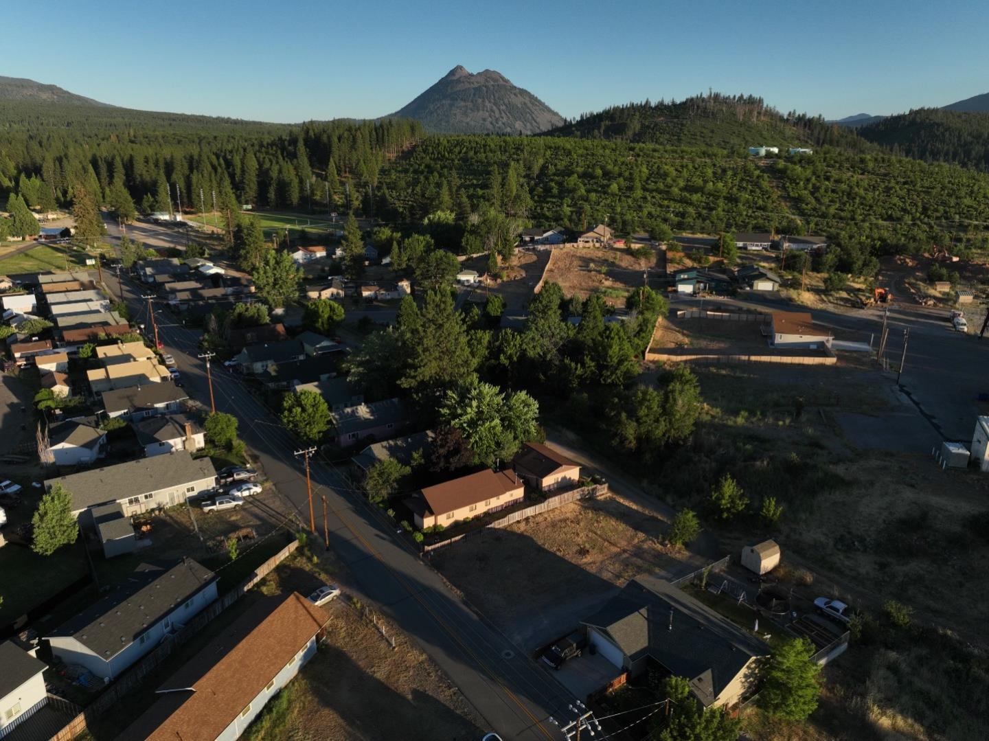 563 Shasta Avenue Weed, CA 96094 - Photo 2 of 14