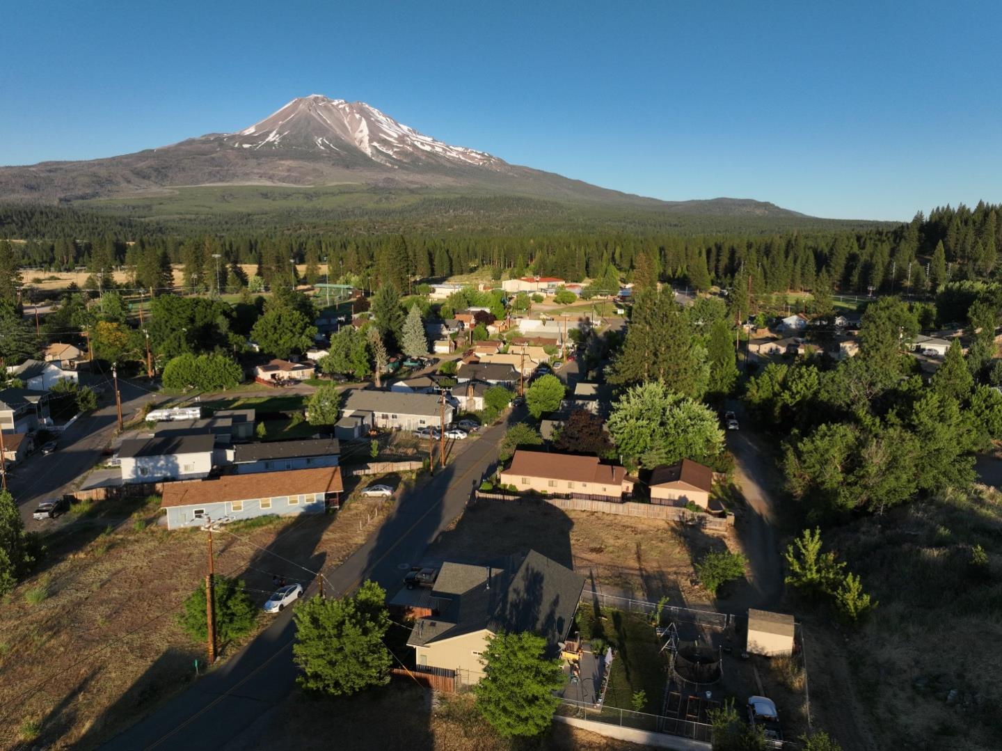 563 Shasta Avenue Weed, CA 96094 - Photo 4 of 14