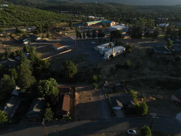 $53,000 | 563 Shasta Avenue, Weed, CA 96094