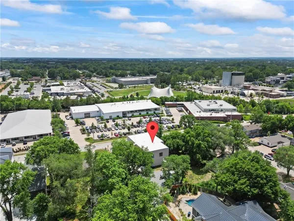 $2,500,000 | 805 Southeast 5th Street, Bentonville, AR 72712