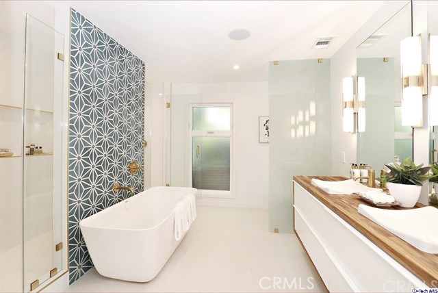 360 Kempton Road Glendale, CA 91202 - Photo 17 of 34 a spacious bathroom with a double vanity sink and a mirror