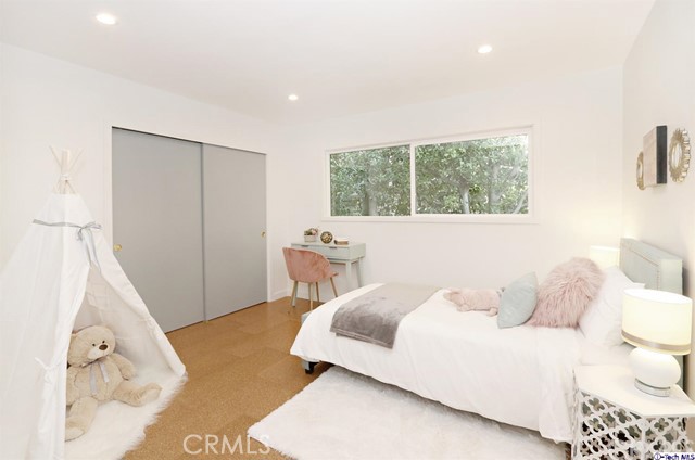 360 Kempton Road Glendale, CA 91202 - Photo 21 of 34 a spacious bedroom with a bed and a window