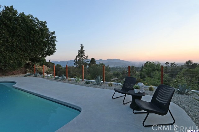 360 Kempton Road Glendale, CA 91202 - Photo 30 of 34 a view of a terrace with sitting area