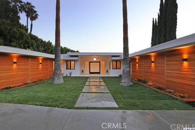 360 Kempton Road Glendale, CA 91202 - Photo 3 of 34 a view of a yard with plants