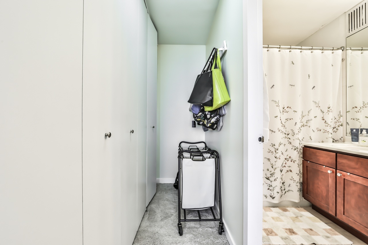 655 West Irving Park Road, Unit 3810 Chicago, IL 60613 - Photo 19 of 26 a view of bathroom