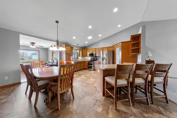 $273,500 | 2406 4th Street Northeast, Waseca, MN 56093