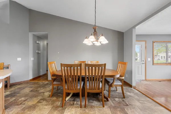 $273,500 | 2406 4th Street Northeast, Waseca, MN 56093