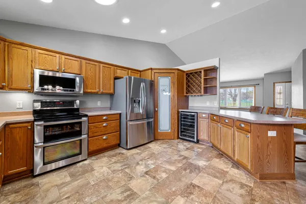 $273,500 | 2406 4th Street Northeast, Waseca, MN 56093