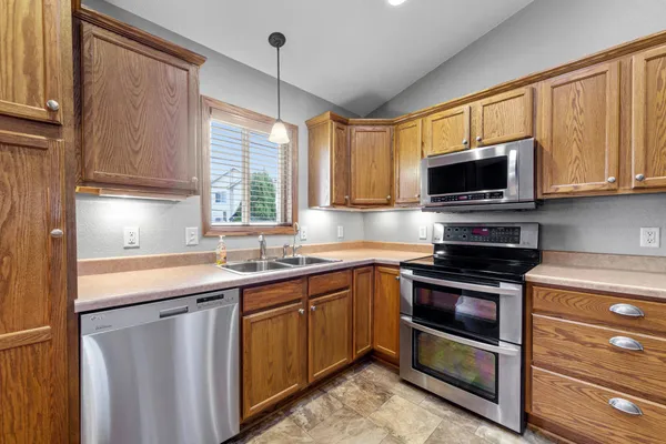 $273,500 | 2406 4th Street Northeast, Waseca, MN 56093