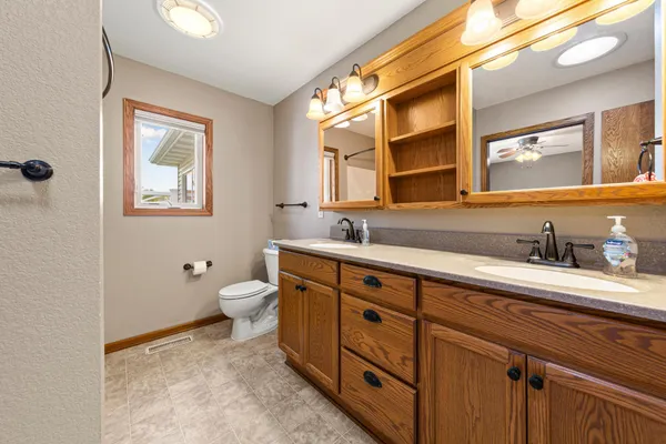 $273,500 | 2406 4th Street Northeast, Waseca, MN 56093