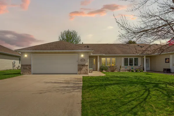 $273,500 | 2406 4th Street Northeast, Waseca, MN 56093