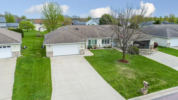 $273,500 | 2406 4th Street Northeast, Waseca, MN 56093