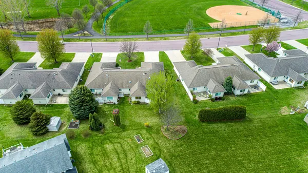 $273,500 | 2406 4th Street Northeast, Waseca, MN 56093