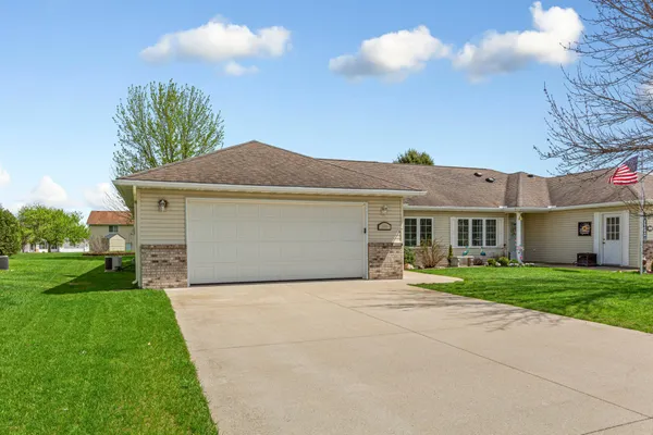 $273,500 | 2406 4th Street Northeast, Waseca, MN 56093