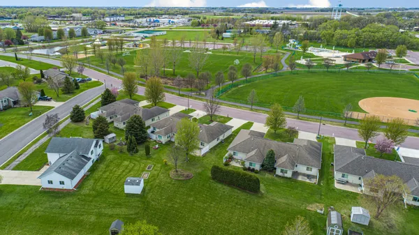 $273,500 | 2406 4th Street Northeast, Waseca, MN 56093