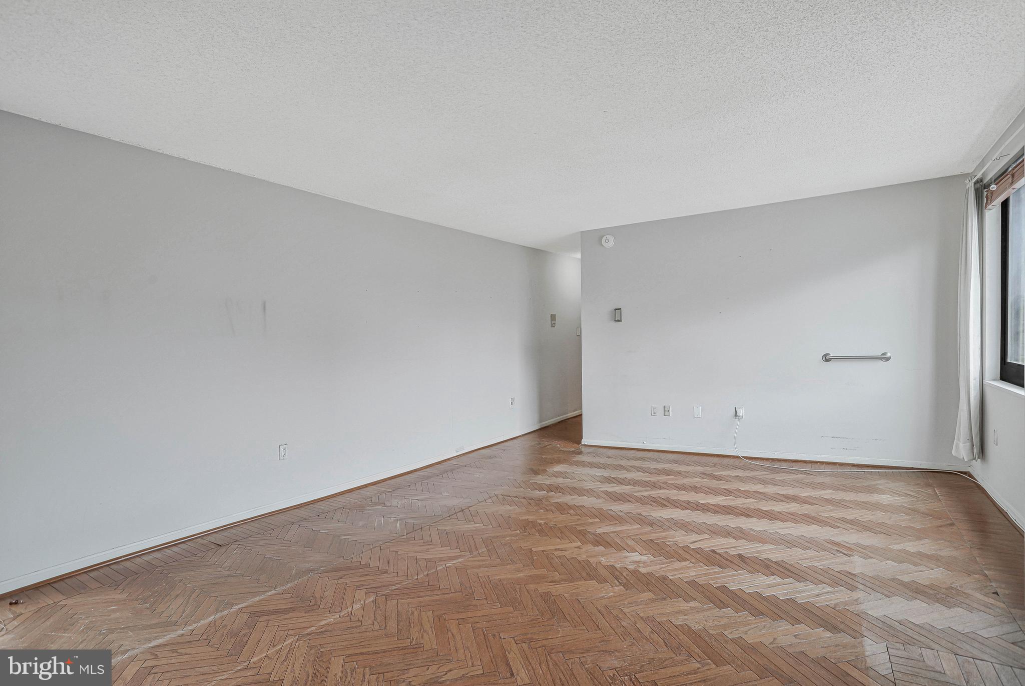 800 25th Street Northwest, Unit 502 Washington, DC 20037 - Photo 27 of 48 a view of an empty room