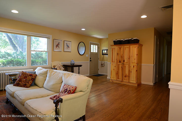 85 Hubbard Avenue Red Bank, NJ 07701 - Photo 2 of 25 DSC_2366