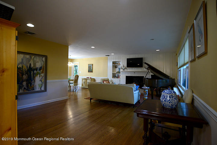 85 Hubbard Avenue Red Bank, NJ 07701 - Photo 3 of 25 DSC_2321