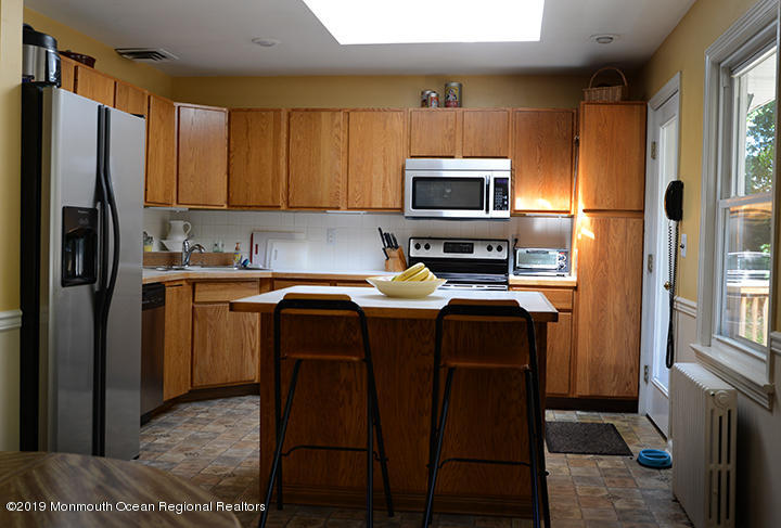85 Hubbard Avenue Red Bank, NJ 07701 - Photo 5 of 25 DSC_2390