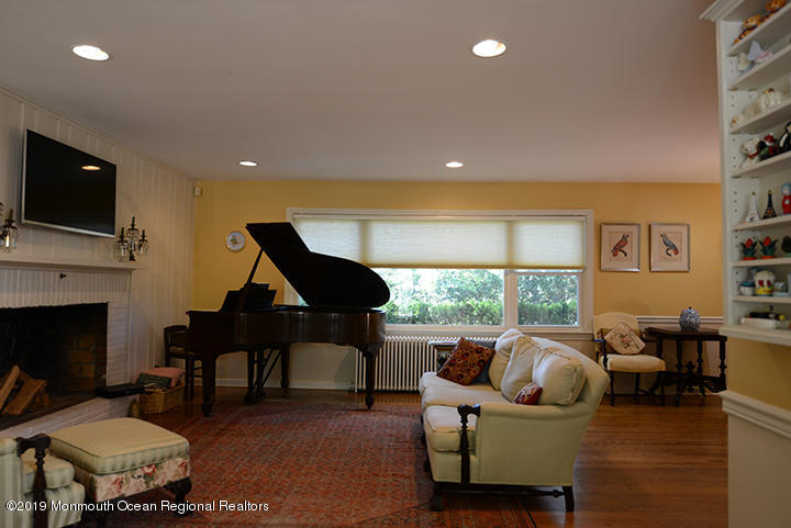 85 Hubbard Avenue Red Bank, NJ 07701 - Photo 6 of 25 DSC_2360