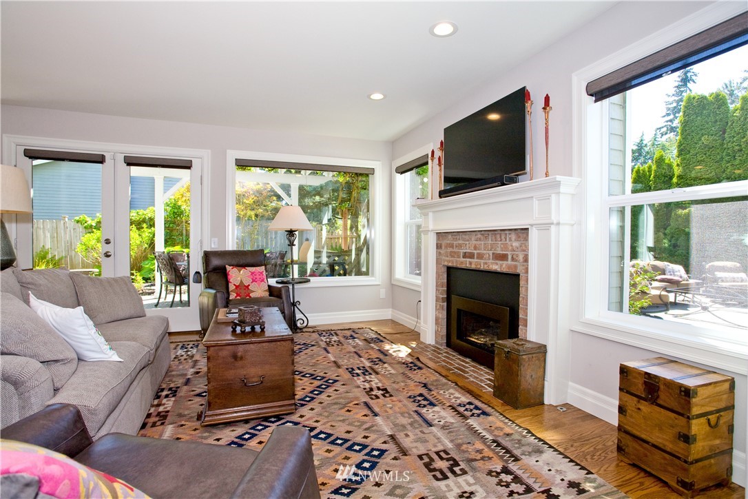 830 14th Street Southwest Edmonds, WA 98020 - Photo 3 of 25