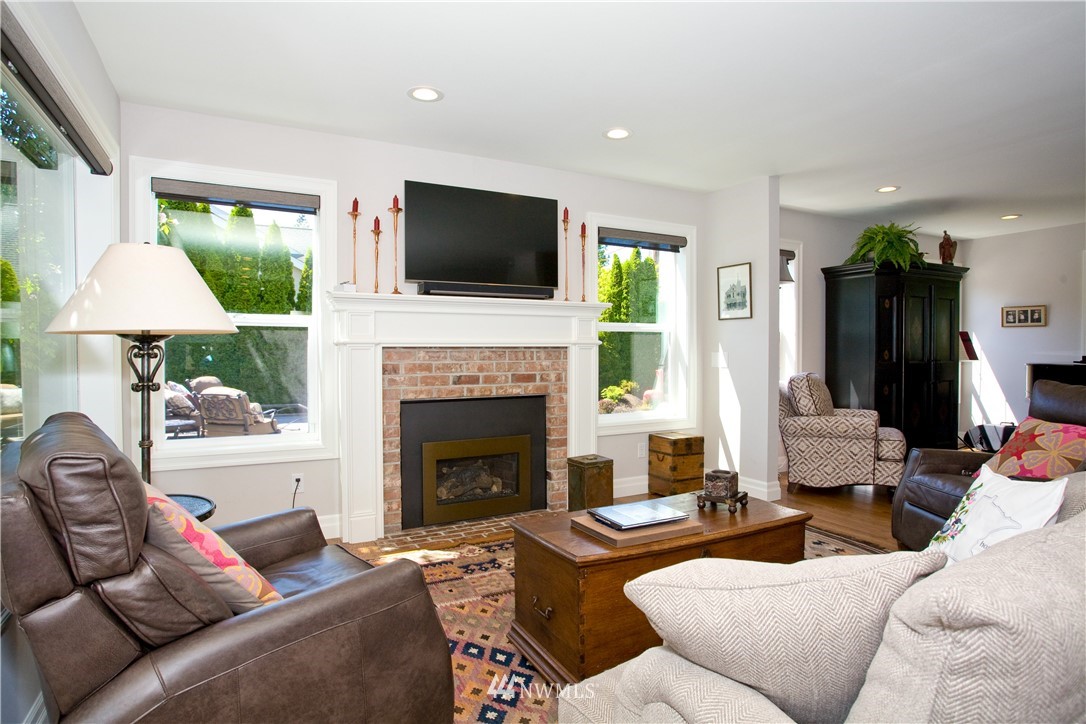 830 14th Street Southwest Edmonds, WA 98020 - Photo 4 of 25