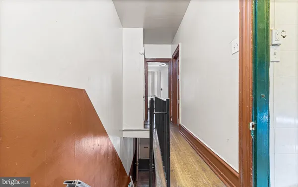 a view of entryway with front door