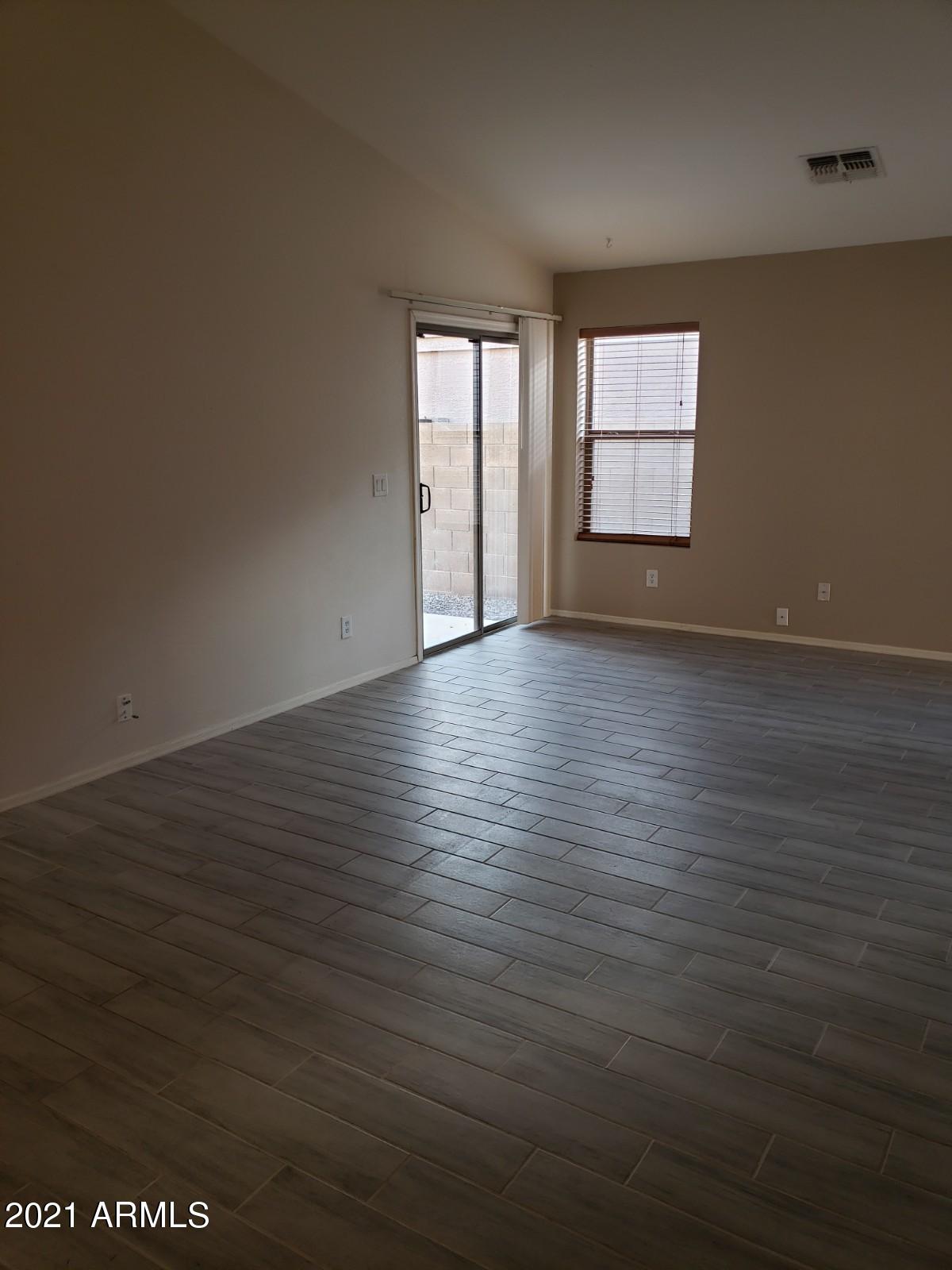 6726 East Summerset Road Florence, AZ 85132 - Photo 5 of 37 Living