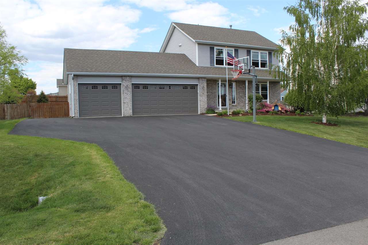 741 Ballymore Road Roscoe, IL 61073 - Photo 1 of 31 Gallery Image 1