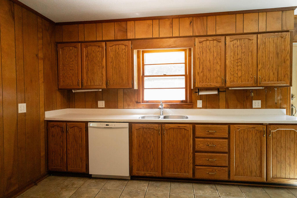 605 Lynnwood Road Walterboro, SC 29488 - Photo 11 of 38 3T6A4493