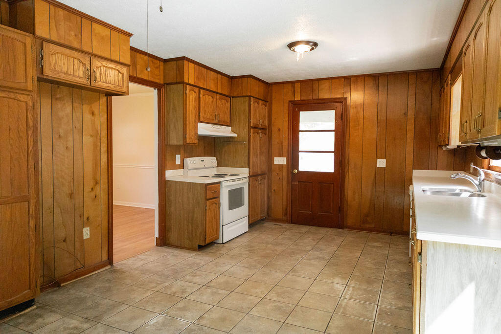 605 Lynnwood Road Walterboro, SC 29488 - Photo 13 of 38 3T6A4491