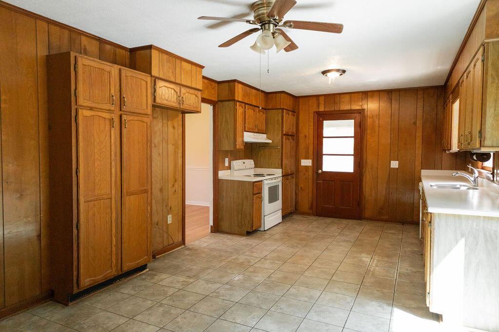 605 Lynnwood Road Walterboro, SC 29488 - Photo 15 of 38 3T6A4492