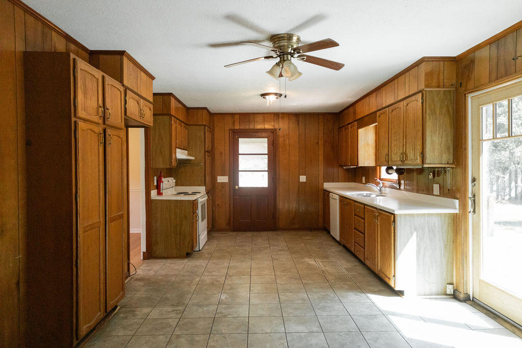 605 Lynnwood Road Walterboro, SC 29488 - Photo 10 of 38 3T6A4490