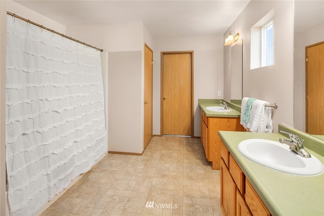 14582 Southeast 154th Street Renton, WA 98058 - Photo 15 of 23 Gallery Image 15