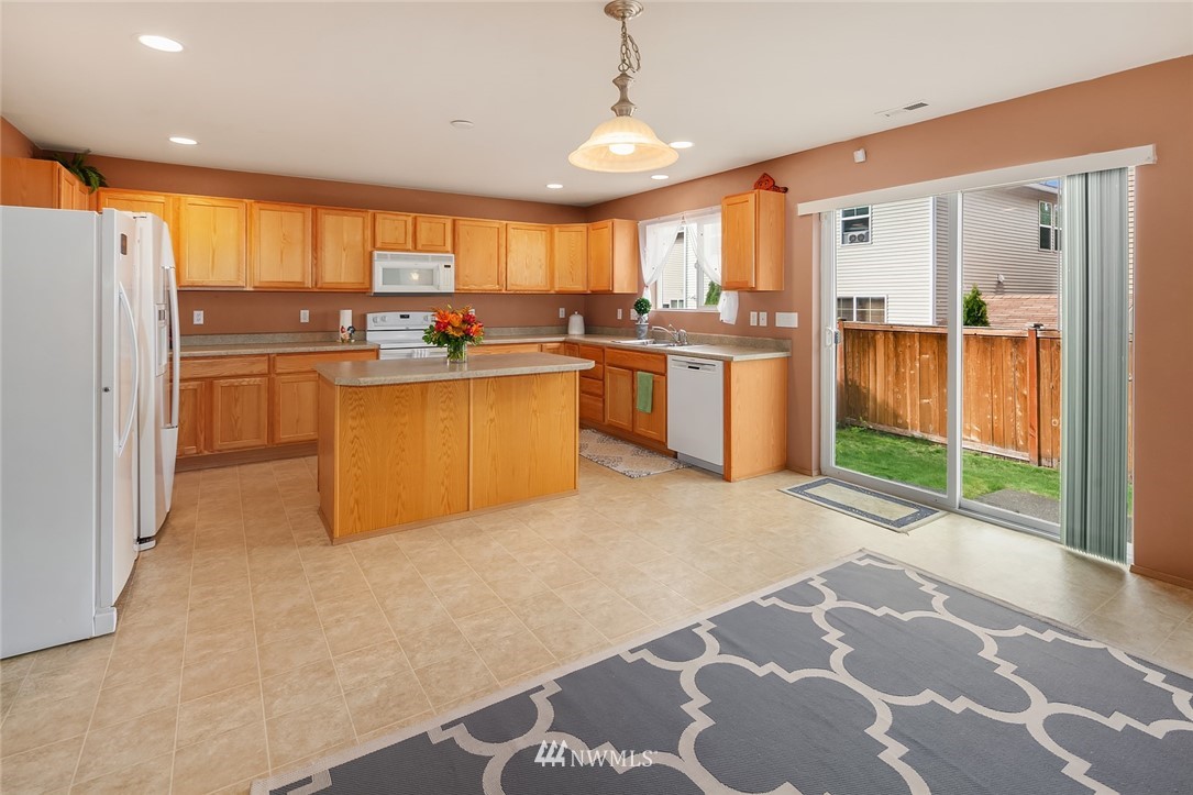 14582 Southeast 154th Street Renton, WA 98058 - Photo 4 of 23 Gallery Image 4