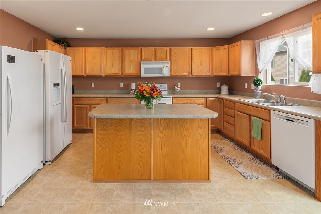 14582 Southeast 154th Street Renton, WA 98058 - Photo 5 of 23 Gallery Image 5
