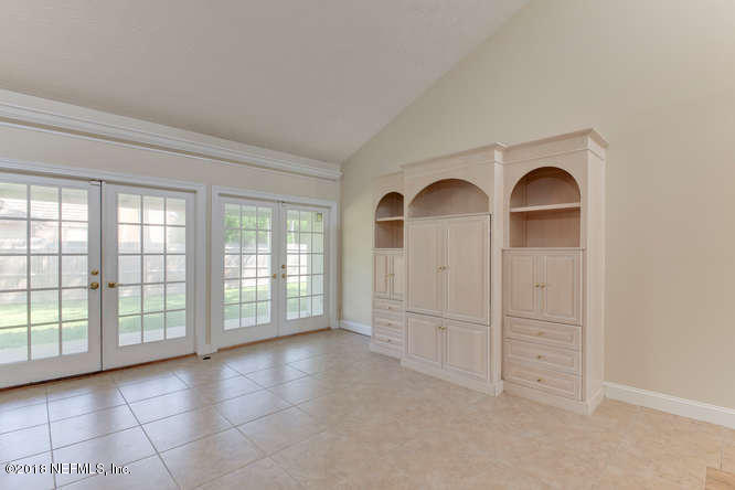 39 Solana Road Ponte Vedra Beach, FL 32082 - Photo 17 of 32 an empty room with windows