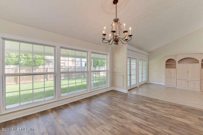 39 Solana Road Ponte Vedra Beach, FL 32082 - Photo 20 of 32 a view of an empty room with a window