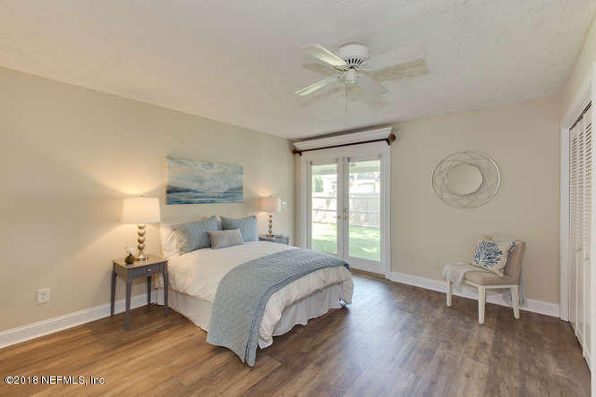 39 Solana Road Ponte Vedra Beach, FL 32082 - Photo 21 of 32 a bedroom with a bed and a window