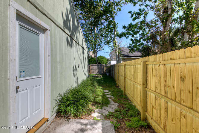 39 Solana Road Ponte Vedra Beach, FL 32082 - Photo 32 of 32 a view of a pathway of a back yard