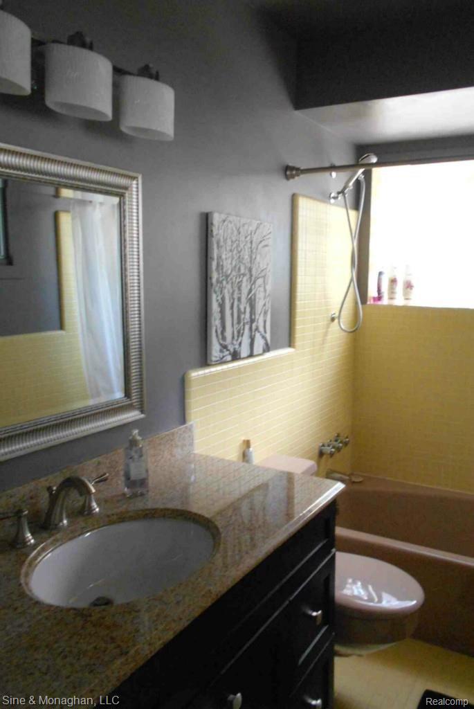 1127 Kingsview Avenue Rochester, MI 48309 - Photo 19 of 24 upstairs full bath
