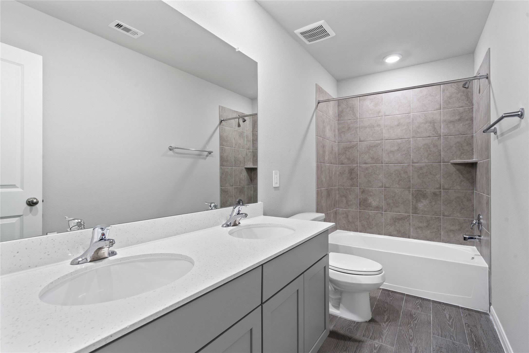 19657 Montgomery Rdg Way Montgomery, TX 77316 - Photo 38 of 49 A streamlined secondary bathroom providing a functional tub/shower combination, dual sink vanity with modern fixtures seamlessly blending practicality and style.