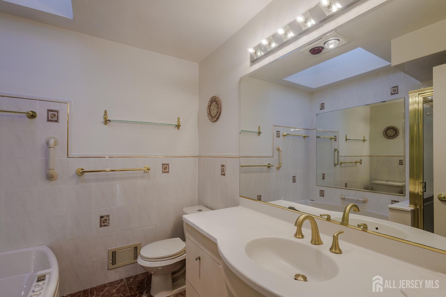 24 Clearview Road East Brunswick, NJ 08816 - Photo 16 of 37