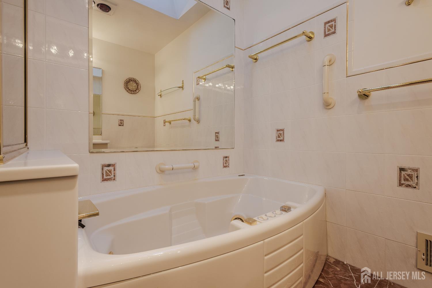 24 Clearview Road East Brunswick, NJ 08816 - Photo 17 of 37