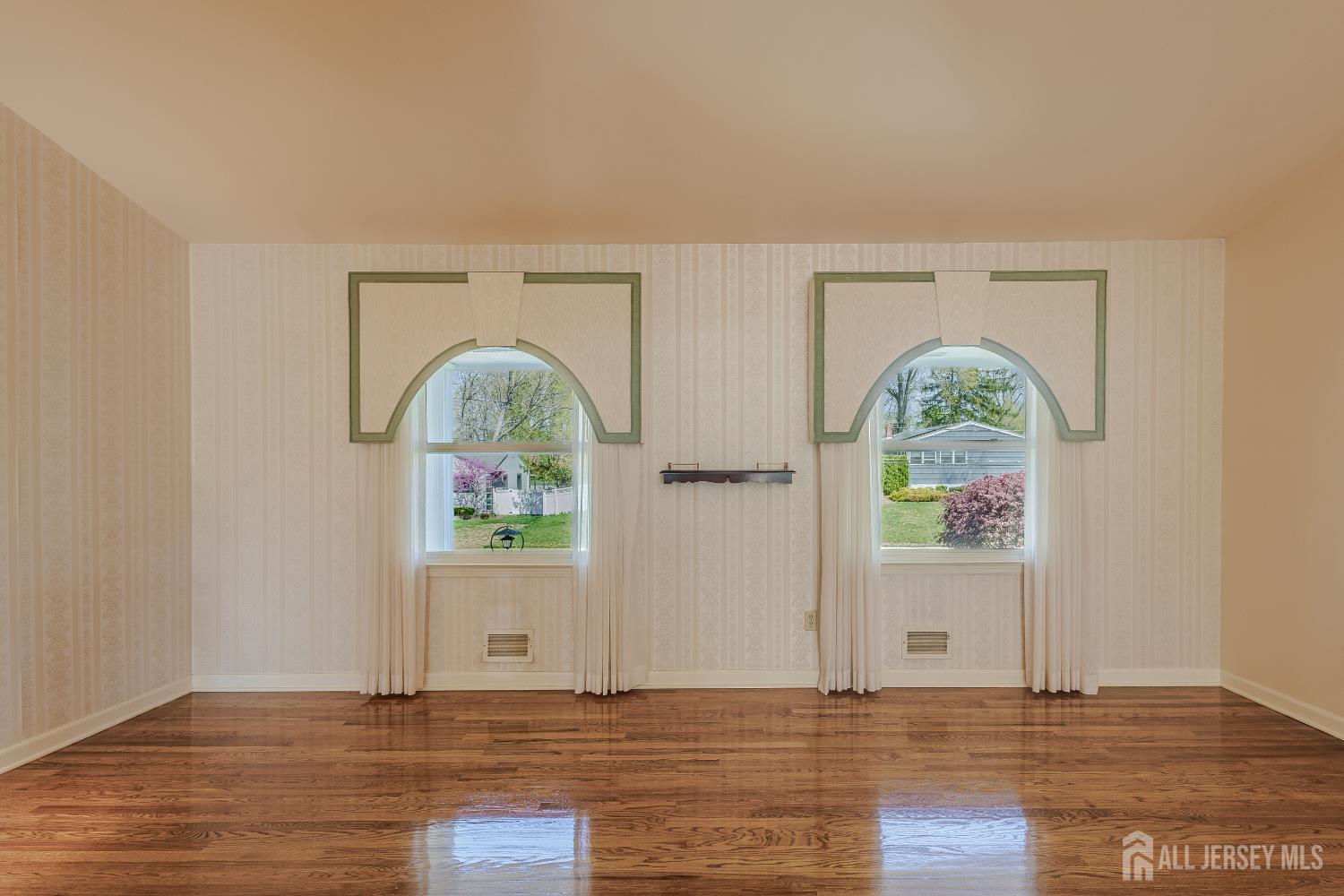 24 Clearview Road East Brunswick, NJ 08816 - Photo 5 of 37