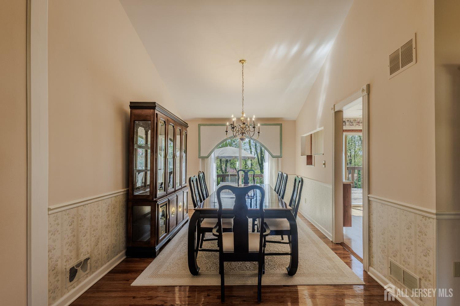 24 Clearview Road East Brunswick, NJ 08816 - Photo 6 of 37